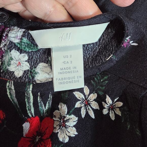 H&M Floral Blouse Women 2 Black Long Sleeve Cottage Minimalist Casual Keyhole - Picture 8 of 11
